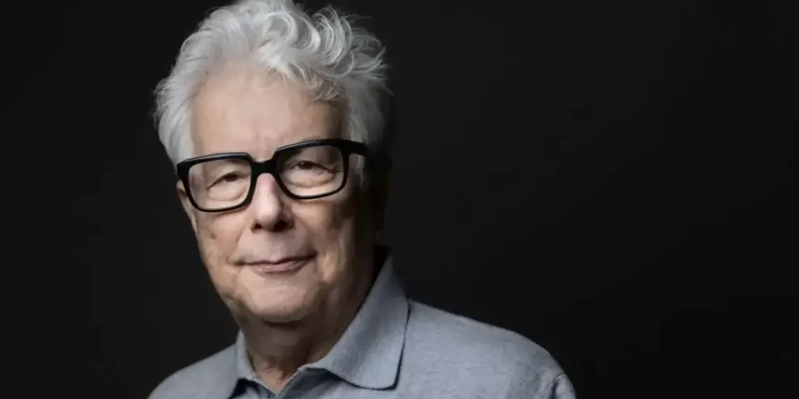A los 76 años, Ken Follett mantiene su rigidez: “No puede haber partes aburridas en mis libros”