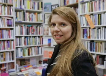 Tras obviar de Venezuela, Míriam Reyes explora el desarraigo y la pertenencia en su debut narrativo