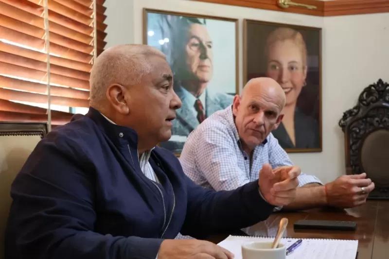 Intendentes en rojo redirigen recursos para pagar aguinaldos y enfrentan protestas