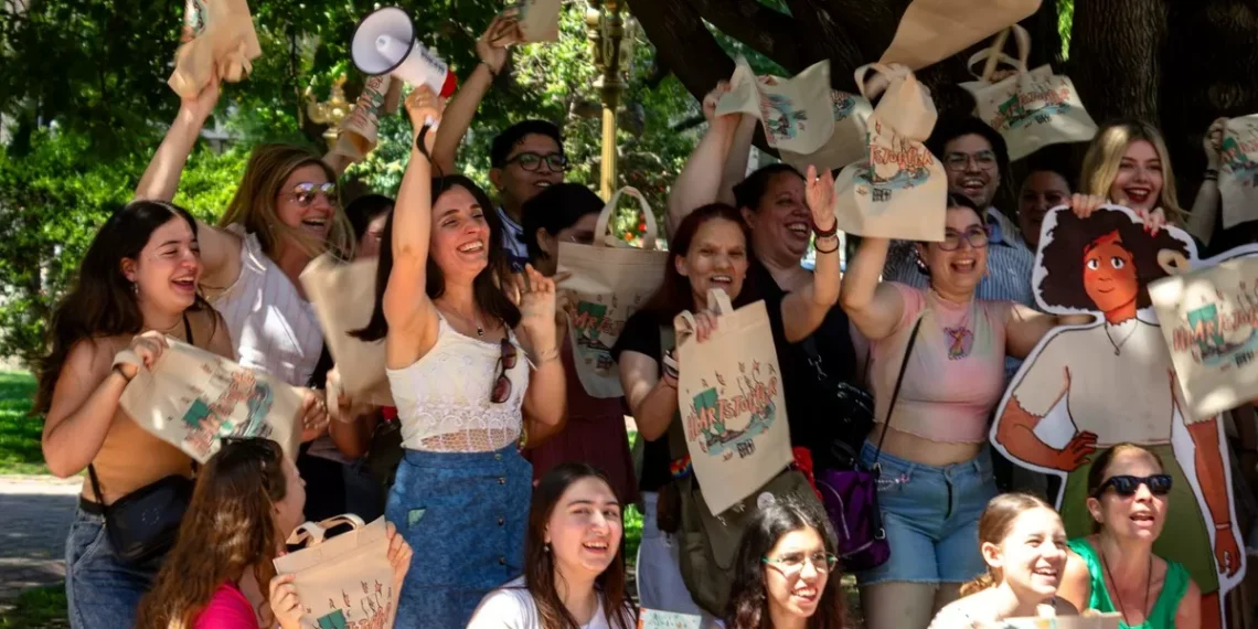 Lectores argentinos de ‘Heartstopper’ lanzaron pincho campaña para que Alice Oseman visite Buenos Aires