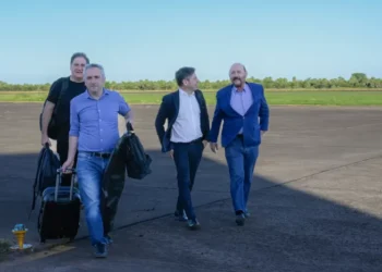 Kicillof  quiere trabajar un armado nacional pero se quejan que La Cámpora lo arrastra al “grano” bonaerense