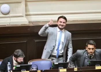 Romo cerró un acuerdo con Pareja y sigue como jefe de bloque