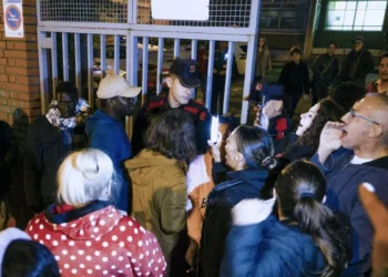 Una protesta frente a los inmigrantes del B-9 de Badalona torpedea la acogida en una parroquia