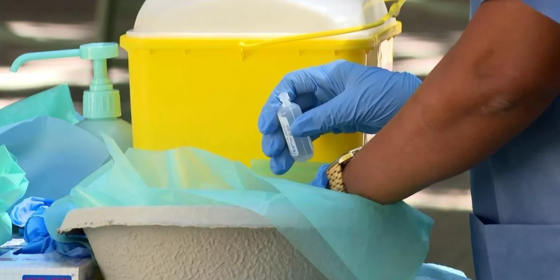 Sanidad y las comunidades acuerdan recomendar el uso de las mascarillas a las personas con síntomas de catarro