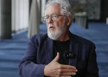 Héctor superior planea que su próximo libro sea sobre dos hermanos en la Guerra Civil Española