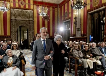Barcelona concede a Lluís Permanyer la máxima distinción de la pueblo