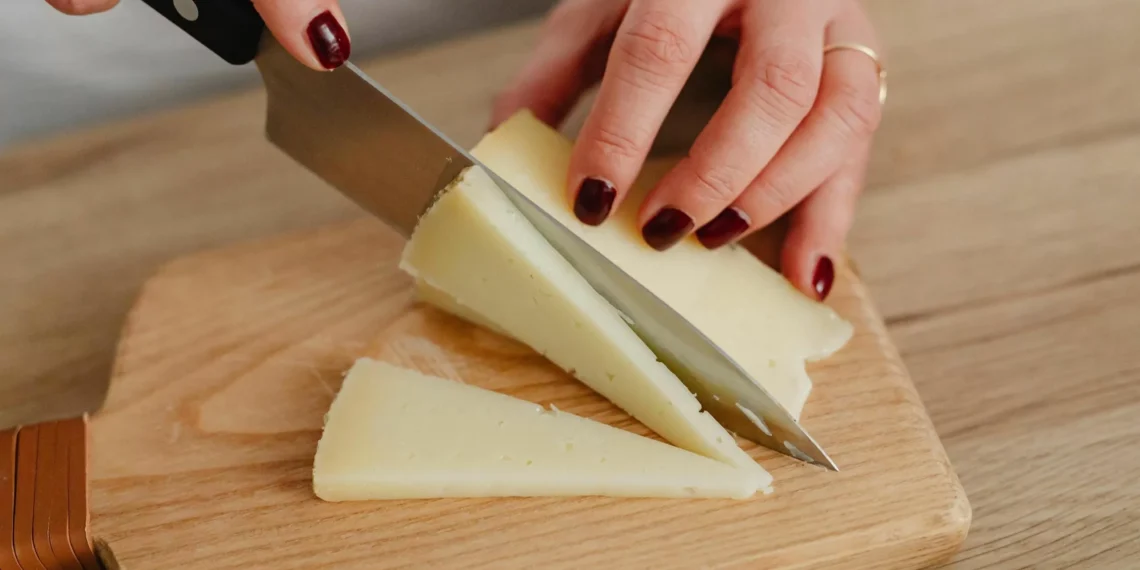 Un estudio realizado en Suecia vincula a los lácteos grasos como el queso con menos evento de sufrir demencia