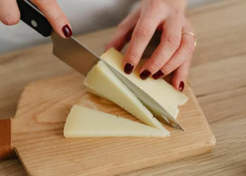 Un estudio realizado en Suecia vincula a los lácteos grasos como el queso con menos evento de sufrir demencia