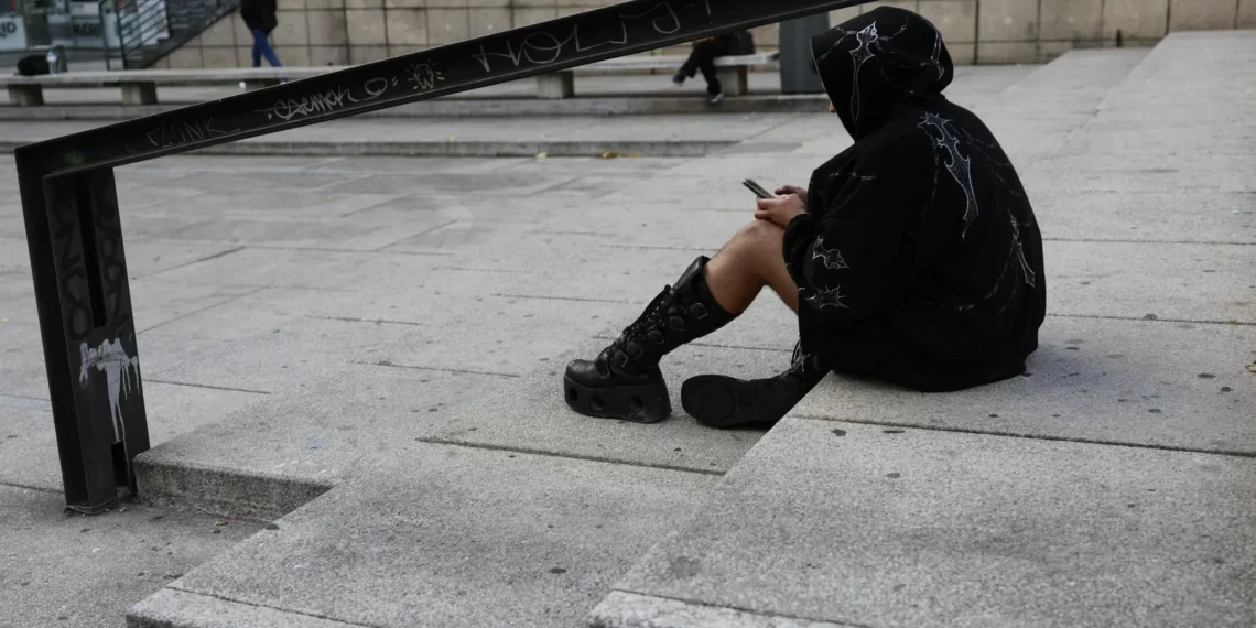 Aumentan los jóvenes que se sienten solos y sin nadie positivo con quien hablar