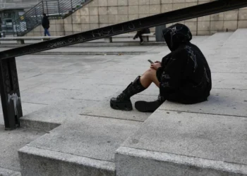 Aumentan los jóvenes que se sienten solos y sin nadie positivo con quien hablar