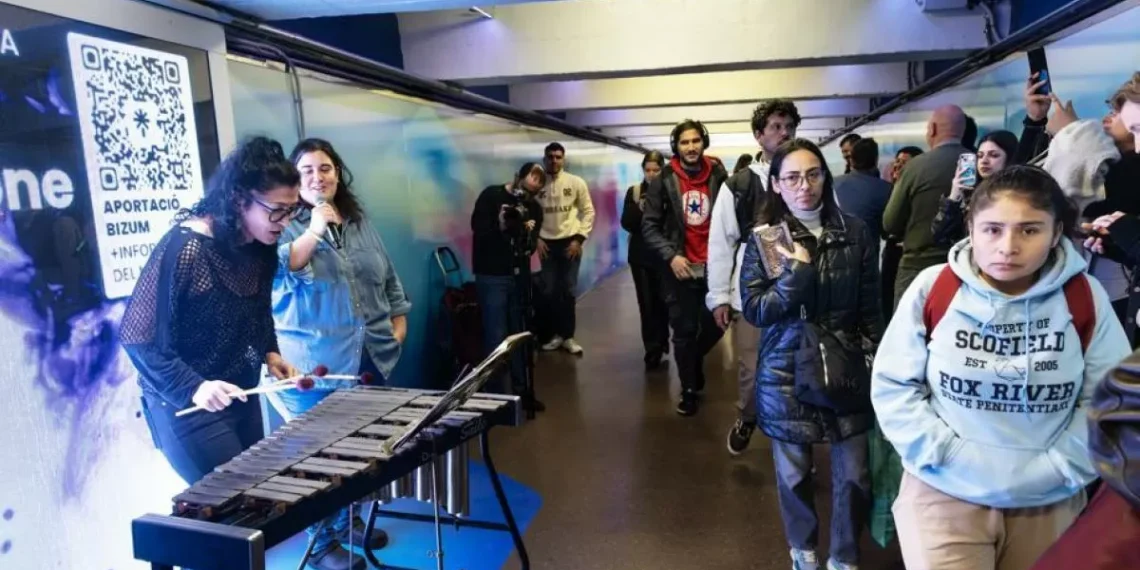 El ‘imperecedero pasillo’ de paseo de Gràcia estrena una instalación con música e inteligencia artificial