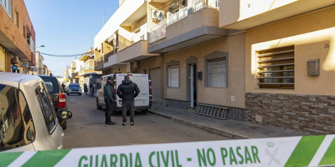 Un hombre muere de un fogonazo en la puerta de su casa en Cartagena