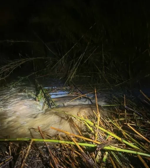 Hallado un cadáver en Palau-sator dentro del coche achuchado por el temporal en Girona