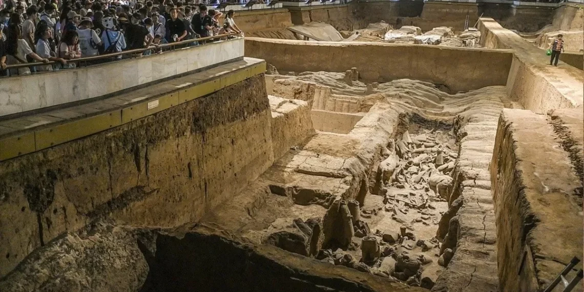 Arqueólogos chinos descubrieron extraños carruajes funerarios cerca del fortificación de Qin Shi Huang