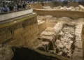 Arqueólogos chinos descubrieron extraños carruajes funerarios cerca del fortificación de Qin Shi Huang