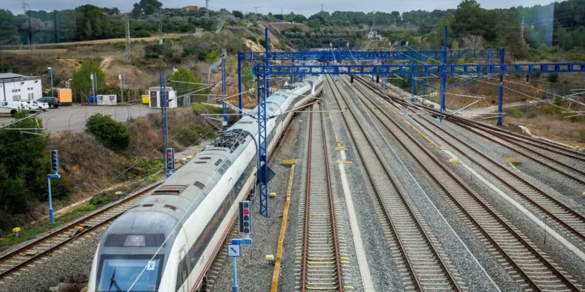 La inversión en alta velocidad multiplica por 15 la destinada a la red ferroviaria de similitud