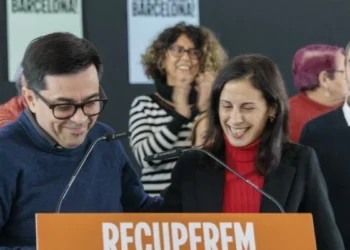 Pisarello rescata el pasado de BComú para ganar tiempo los frescos aires de cambio de Bob Pop