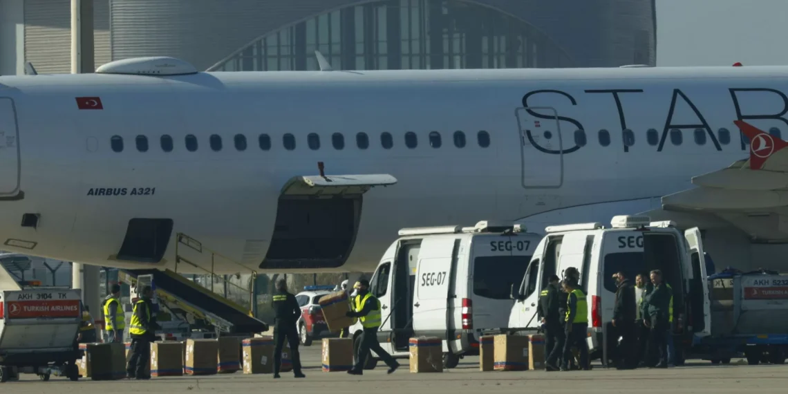 Turkish Airlines iniciará acciones legales contra el autor de la falsa desasosiego en un vuelo a Barcelona si logran identificarlo