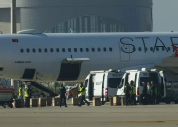 Turkish Airlines iniciará acciones legales contra el autor de la falsa desasosiego en un vuelo a Barcelona si logran identificarlo