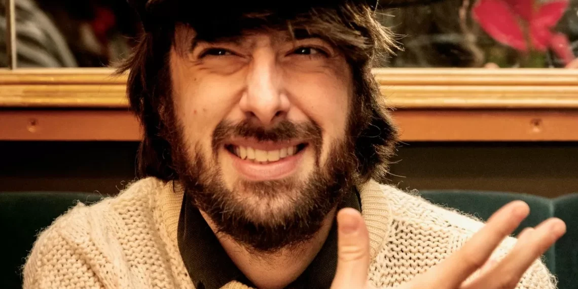 David Uclés, el fenómeno literario español: “‘La Península de las casas vacías’ es el cuaderno de mi vida”