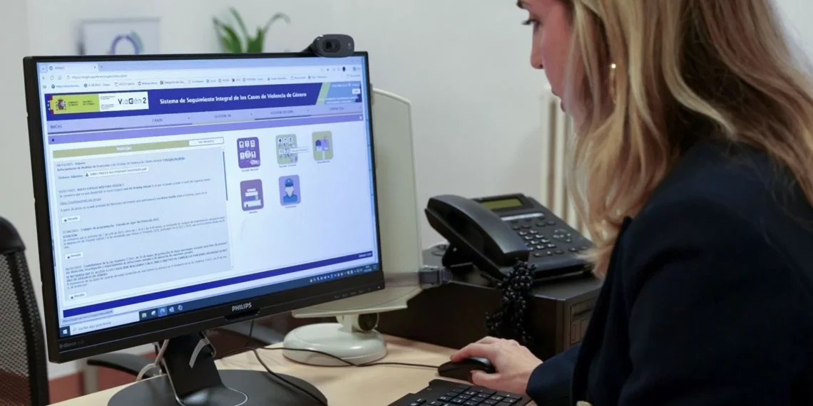 Un tercio de las mujeres jóvenes en España sufre acoso dactilar