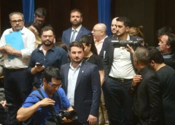 Los libertarios en la reglamento votan las reelecciones indefinidas si se incluye la Boleta Única