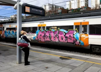Los grafiteros aprovechan la paralización de Rodalies crisis para vandalizar trenes