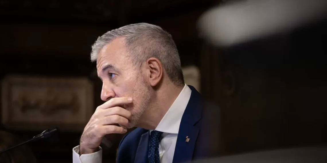 Barcelona inicia un año político de consolidación de líderes y acoso y cascotes a Collboni