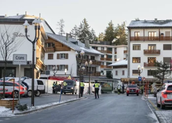 Al menos 40 muertos y 115 heridos, la mayoría graves, en el incendio de un bar de espina estación de esquí en Suiza