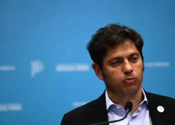 Kicillof refinancia deuda por $17.000 millones y extiende vencimientos por un año