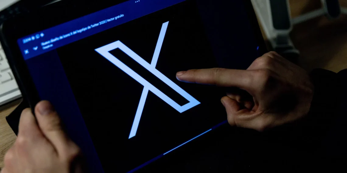 La centro de la desinformación en X alude a la inmigración