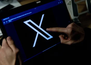 La centro de la desinformación en X alude a la inmigración