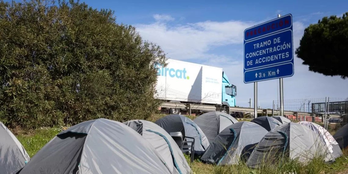 Nueva operación de riego en los asentamientos de tiendas de campaña