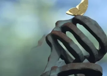 Un escultor colombiano llevó las mariposas de ‘Cien años de asedio’ al corazón de Budapest