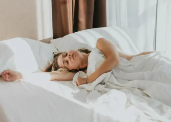 Short-sleeper: Los expertos desmontan el cuento de las cinco horas de sueño