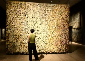 El Malba presenta a la artista colombiana Olga de Amaral con espina muestra sobre su monumental obra textil