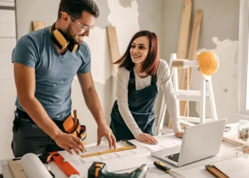 ¿Vas a poner estanterías flotantes en casa? Este es el paso clave que no te puedes brincar si quieres evitar problemas