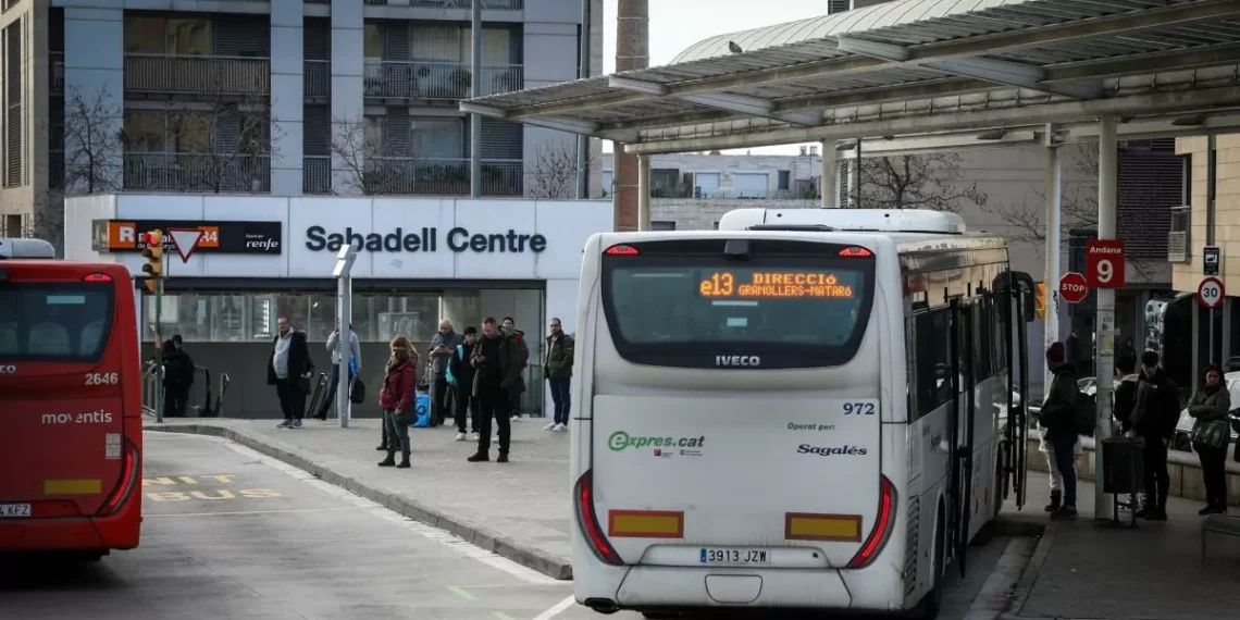 La Generalitat trae autobuses de fuera de Catalunya para suplir a Rodalies por enganchón