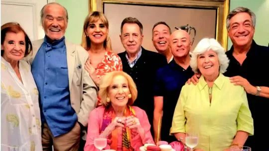 99 años de la Chiqui: Mirtha Legrand, la quimera que sigue encendiendo la mesa