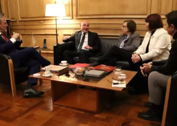 Barcelona se abre a arreglar “de forma inmediata” a un mínimo de 24.000 personas