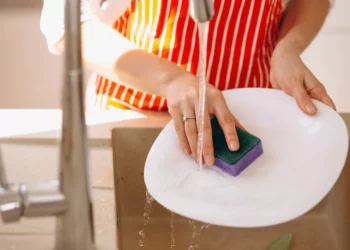 Esta es la dilema para sustituir al estropajo convencional, según el doctor David Céspedes