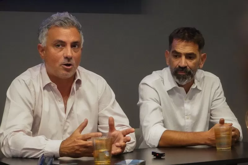 Pareja advierte a los celestiales que lo insultaron: “el que ventile diferencias está afuera del contenido”
