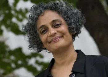 La escritora india Arundhati Roy no irá a la Berlinale por la actitud del jurado sobre Gaza