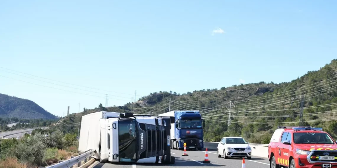 El vendaval irrumpe con realce y limita la actividad en las Terres de l’Ebre y en los Pirineos
