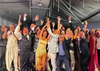 “No trabajamos por los premios, son accidentes: a veces te tocan y a veces no”, aseguró Ángel Carabajal, bastonero de “Soy Mestiza”