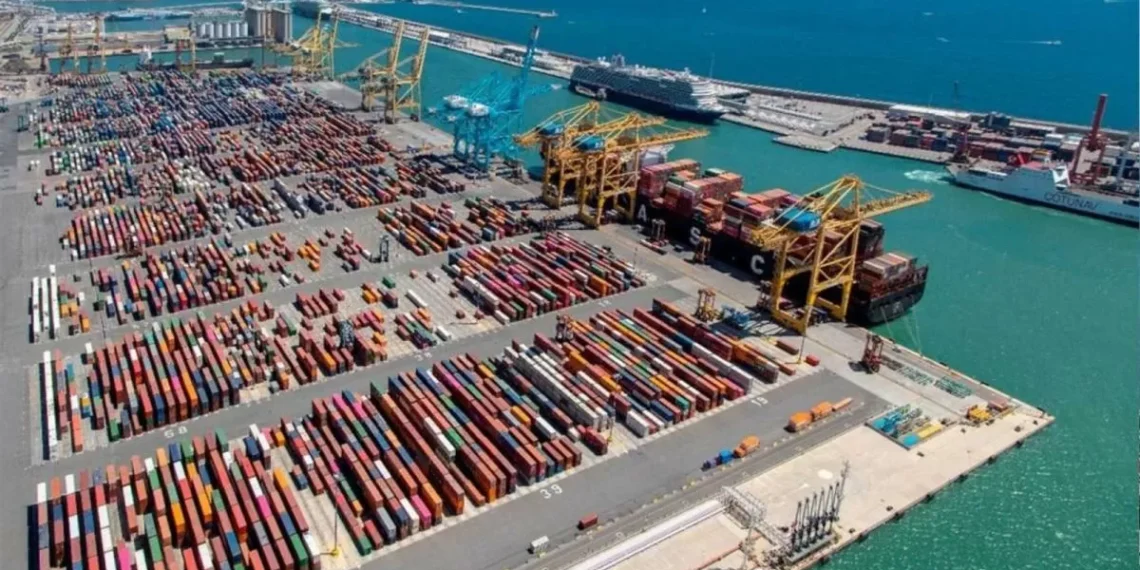 Tráfico marítimo restringido en el puerto de Barcelona