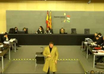 El notario y el abogado que estafaban a ancianos aceptan incluso 4 años de cárcel