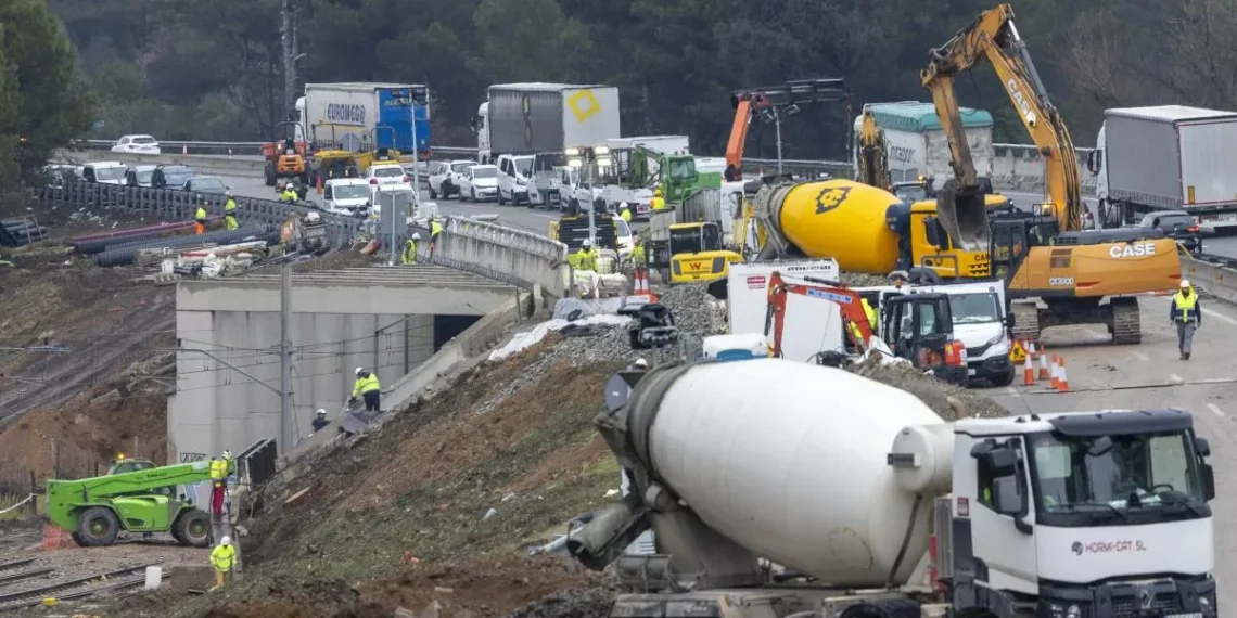 La autopista AP-7 resucita y los usuarios del locomotora inician una semana en vilo por la huelga
